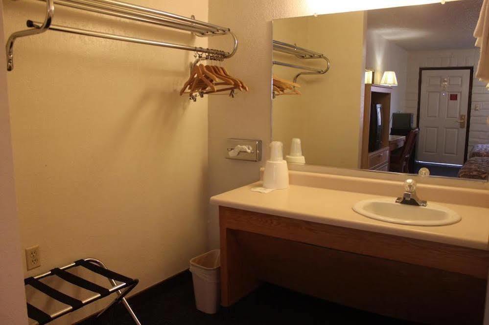 River Inn Susanville Bagian luar foto